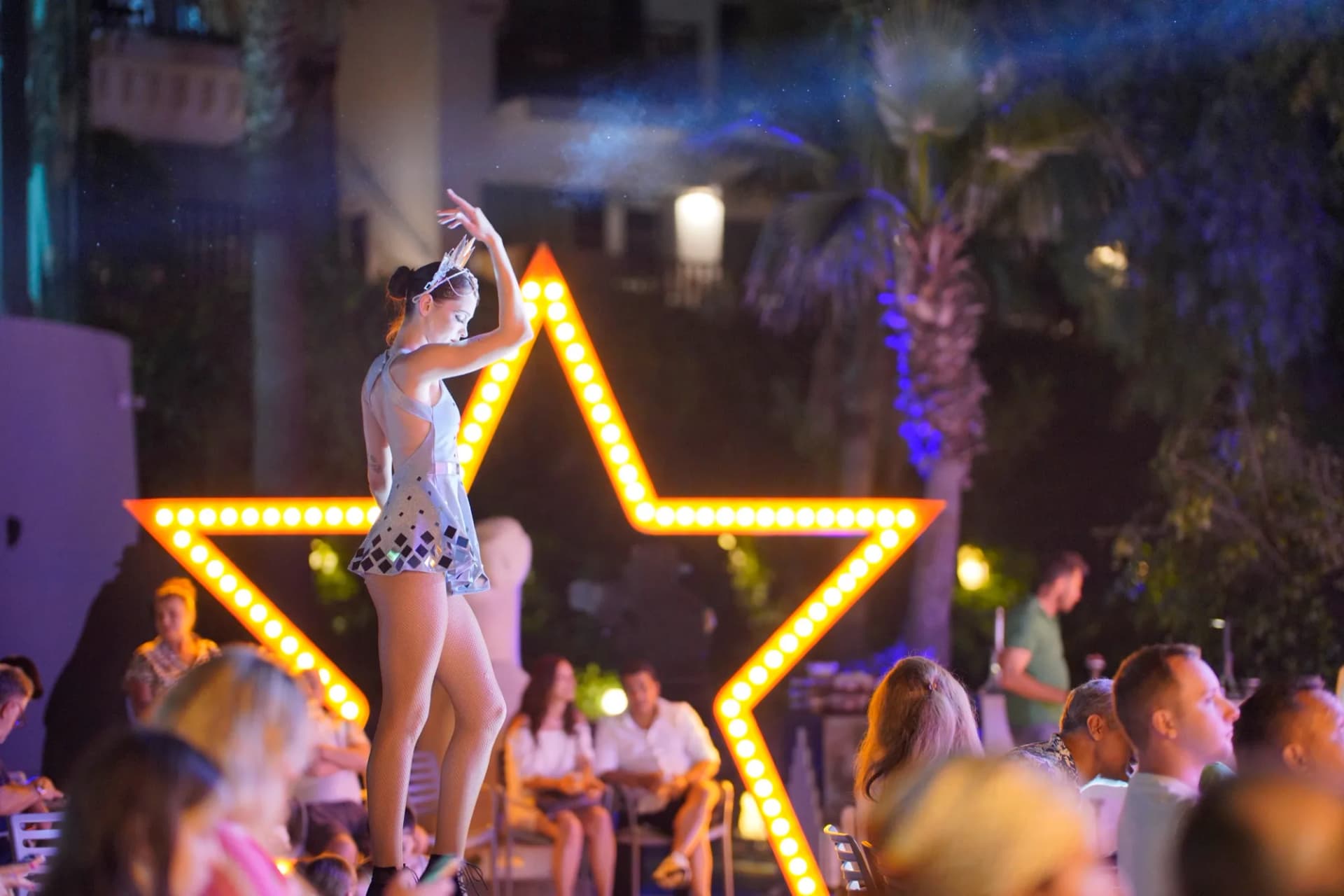 Hollywood Party — Blue Dreams Resort